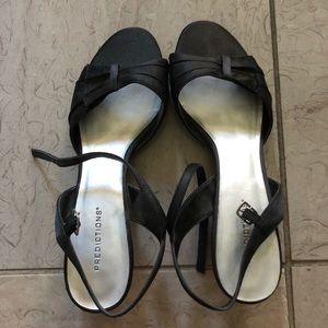 Black 1 1/2 inch heel